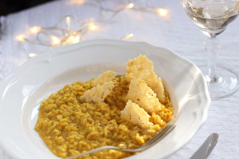 risotto-allo-zafferano-con-cialdine-di-formaggio-2