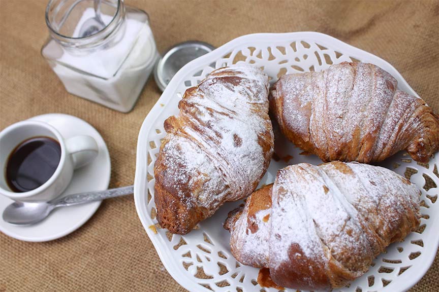 Cornetti sfogliati, ricetta lunga ma non difficile spiegata passo-passo..